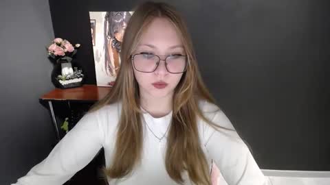 Veronica online show from 10-26-25, 07:47