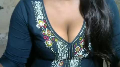 Snapshot of cute_payalji chatting on 06-01-26, 01:57 alia online show from 06-01-26, 01:57