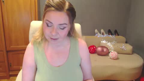 cute_phoenix online show from 04-22-26, 06:53
