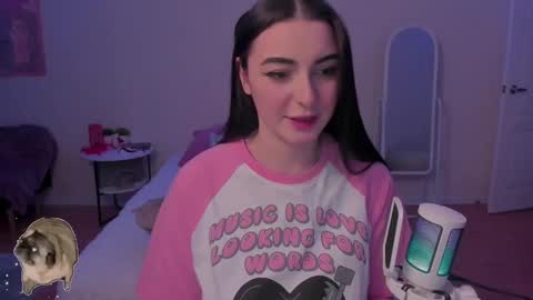 Snapshot of cute_redface_ chatting on 12-12-24, 12:48 Bb online show from 12-12-24, 12:48