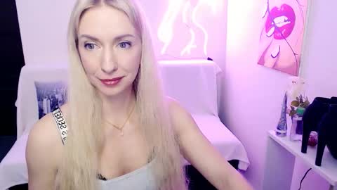 cute_smile_shy online show from 02-21-26, 10:33