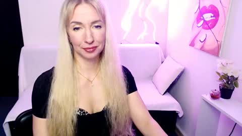 cute_smile_shy online show from 03-19-26, 09:52