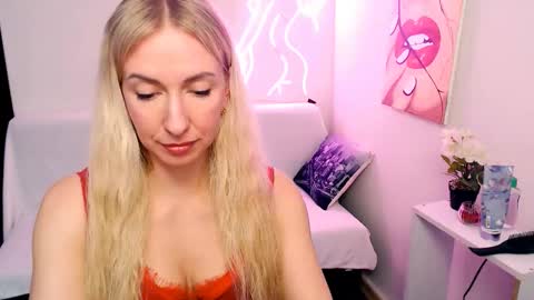 cute_smile_shy online show from 03-24-26, 08:36