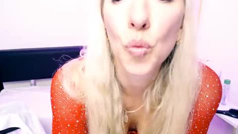Snapshot of cute_smile_shy chatting on 06-26-26, 11:09 cute_smile_shy online show from 06-26-26, 11:09