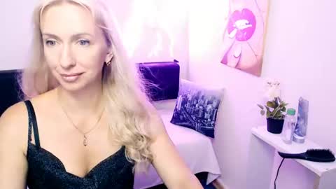 Snapshot of cute_smile_shy chatting on 07-11-26, 09:49 cute_smile_shy online show from 07-11-26, 09:49