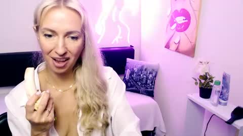 Snapshot of cute_smile_shy chatting on 07-12-26, 09:55 cute_smile_shy online show from 07-12-26, 09:55