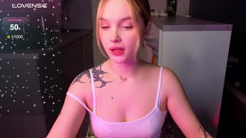 Snapshot of cute_summer_breathe chatting on 12-02-24, 01:24 Sue online show from 12-02-24, 01:24