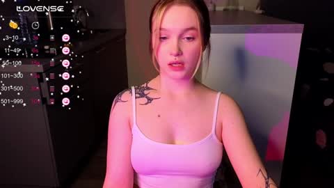 Snapshot of cute_summer_breathe chatting on 12-11-24, 01:28 Sue online show from 12-11-24, 01:28