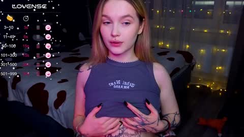 Snapshot of cute_summer_breathe chatting on 01-04-25, 06:19 Sue online show from 01-04-25, 06:19