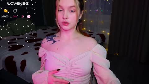 Snapshot of cute_summer_breathe chatting on 01-22-25, 02:14 Sue online show from 01-22-25, 02:14