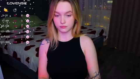 Snapshot of cute_summer_breathe chatting on 01-28-25, 03:04 Sue online show from 01-28-25, 03:04