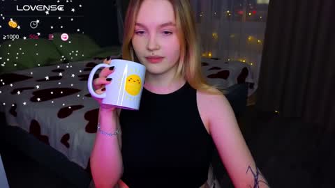 Snapshot of cute_summer_breathe chatting on 01-28-25, 06:07 Sue online show from 01-28-25, 06:07