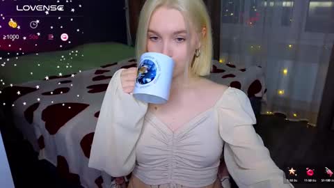 Snapshot of cute_summer_breathe chatting on 03-02-25, 04:53 Sue online show from 03-02-25, 04:53