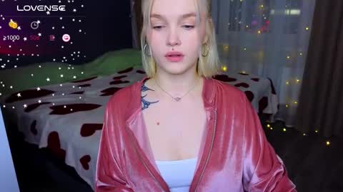 Snapshot of cute_summer_breathe chatting on 03-04-25, 05:13 Sue online show from 03-04-25, 05:13