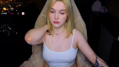 Snapshot of cute_summer_breathe chatting on 10-13-25, 06:08 Sue online show from 10-13-25, 06:08