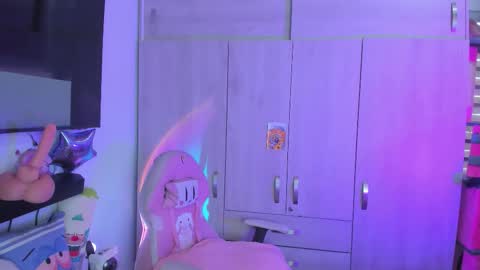 Snapshot of cute_sweetmontt chatting on 09-27-25, 08:03 katalinda montt online show from 09-27-25, 08:03