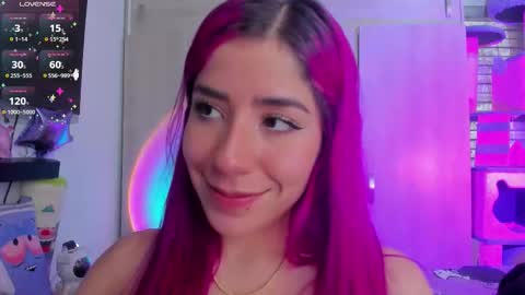 Snapshot of cute_sweetmontt chatting on 12-14-25, 06:23 katalinda montt online show from 12-14-25, 06:23