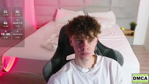 Snapshot of cute_thomas chatting on 02-04-25, 06:06 Thomas - online show from 02-04-25, 06:06