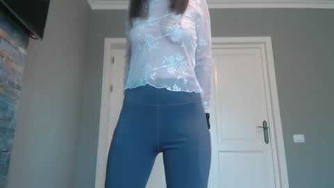 Snapshot of cuteangelx chatting on 03-11-26, 08:42 Anne-Marie online show from 03-11-26, 08:42