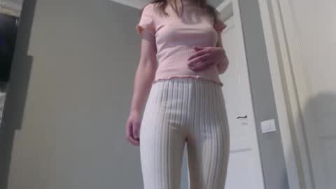 Snapshot of cuteangelx chatting on 04-02-26, 08:45 Anne-Marie online show from 04-02-26, 08:45