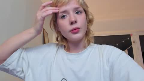 Snapshot of cuteasfuck_ chatting on 10-29-25, 02:52 Amy online show from 10-29-25, 02:52