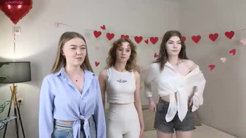 Snapshot of cutebuthott chatting on 02-15-26, 12:25 Aurora Lina and a few other beauties online show from 02-15-26, 12:25