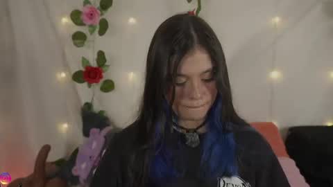 Snapshot of cutee_andrea chatting on 06-18-26, 03:29 Andrea 3 online show from 06-18-26, 03:29