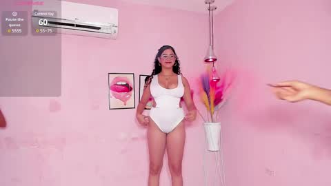 Snapshot of cutee_world chatting on 02-22-25, 01:35 moderator JAZMIN my team is Abby RachelMia online show from 02-22-25, 01:35