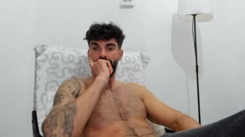 Snapshot of cuteeboy chatting on 05-18-26, 05:52 cuteeboy online show from 05-18-26, 05:52