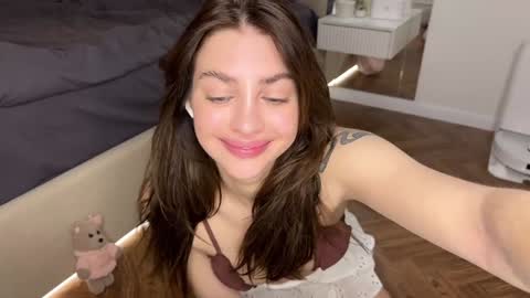 Snapshot of cuteelsa_ chatting on 01-06-25, 07:52 Elsa online show from 01-06-25, 07:52