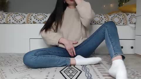 Snapshot of cuteemouse chatting on 11-11-25, 11:43 Anna online show from 11-11-25, 11:43