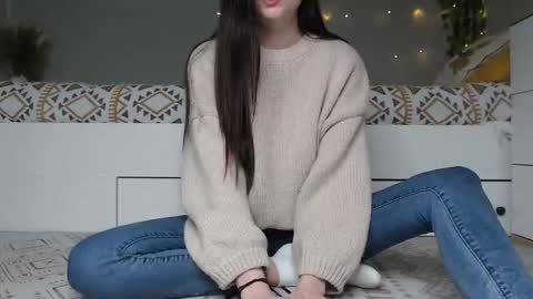 Snapshot of cuteemouse chatting on 11-12-25, 11:32 Anna online show from 11-12-25, 11:32