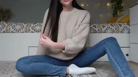 Snapshot of cuteemouse chatting on 11-28-25, 11:13 Anna online show from 11-28-25, 11:13