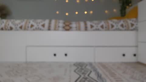 Snapshot of cuteemouse chatting on 12-19-25, 06:59 Anna online show from 12-19-25, 06:59