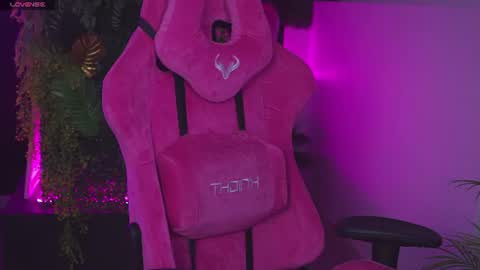 Snapshot of cutemousee chatting on 06-17-26, 05:10 Rina online show from 06-17-26, 05:10