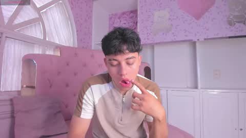 Snapshot of cutenaked_ chatting on 12-17-25, 01:28 cutenaked_ online show from 12-17-25, 01:28