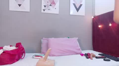Snapshot of cutepetitee chatting on 06-15-26, 07:49 cutepetitee online show from 06-15-26, 07:49