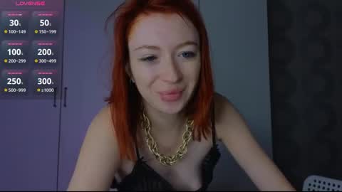 Snapshot of cuteroxyfoxyy chatting on 07-18-26, 06:17 Roxy online show from 07-18-26, 06:17