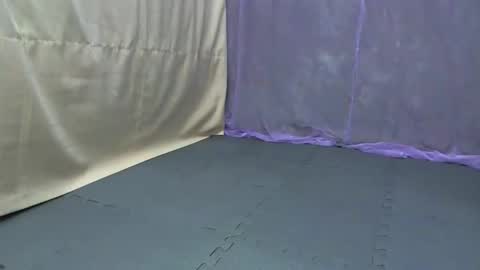 Snapshot of cutetinyasian143_ chatting on 10-15-25, 04:01 cutetinyasian143_ online show from 10-15-25, 04:01