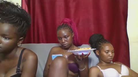 Snapshot of cutey_lunar chatting on 02-23-25, 04:46 cutey_lunar online show from 02-23-25, 04:46