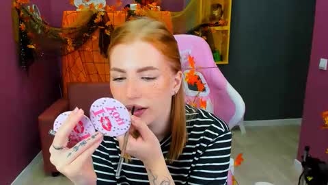 Snapshot of cutie_maniac chatting on 10-14-25, 01:34 Lina online show from 10-14-25, 01:34