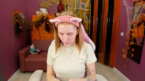 Snapshot of cutie_maniac chatting on 10-26-25, 01:50 Lina online show from 10-26-25, 01:50