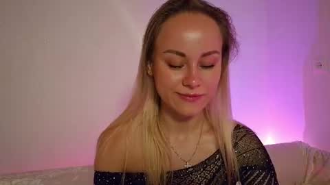 cutie_xoxo_ online show from 06-18-26, 08:13
