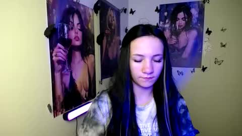 Snapshot of cutielady_ chatting on 09-30-25, 05:56 Emma online show from 09-30-25, 05:56