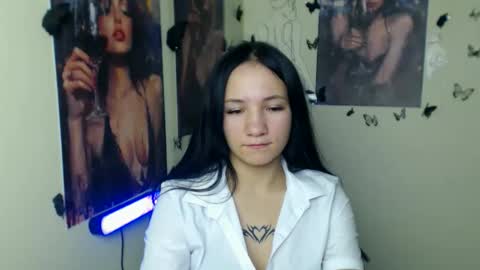Snapshot of cutielady_ chatting on 10-29-25, 02:08 Emma online show from 10-29-25, 02:08