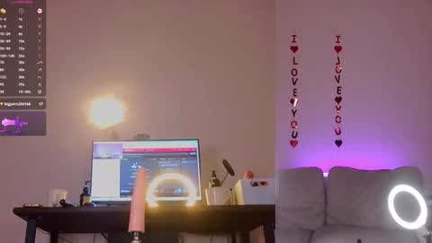 Snapshot of cutieotter chatting on 03-11-25, 07:58 Ann online show from 03-11-25, 07:58