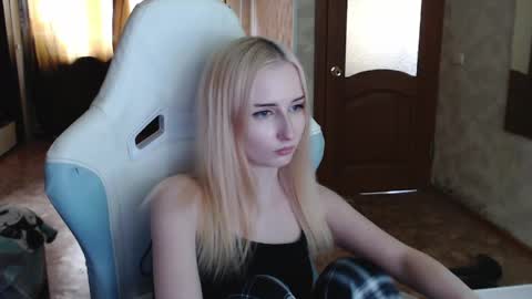 Cutti Crystal online show from 04-21-26, 01:42