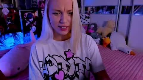Snapshot of cuttie_ponyy chatting on 02-15-26, 09:22 Nora online show from 02-15-26, 09:22