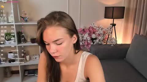 Cwen online show from 09-14-25, 07:13