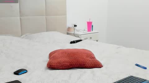 Snapshot of cyber_geisha chatting on 10-20-25, 05:57 Eva online show from 10-20-25, 05:57